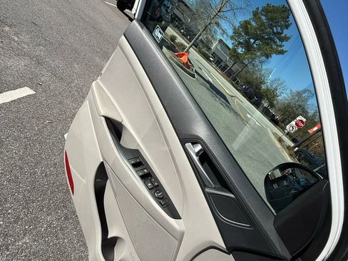 Used 2019 Hyundai Tucson SE image 17