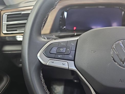 Used 2025 Volkswagen Atlas SE FWD image 17