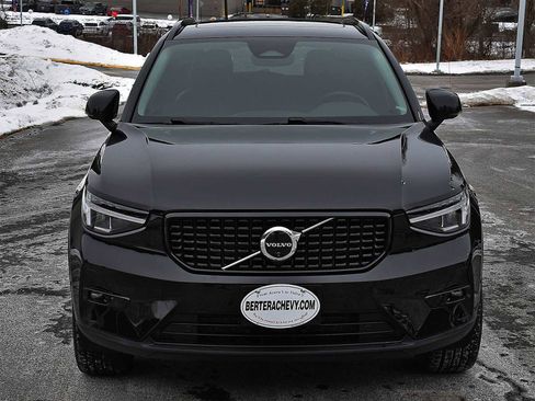 Used 2025 Volvo XC40 B5 Plus image 5