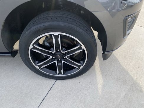 Used 2019 Ford Expedition Limited image 4