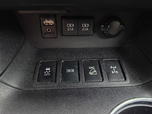 Used 2018 Toyota Highlander XLE AWD/4WD image 26