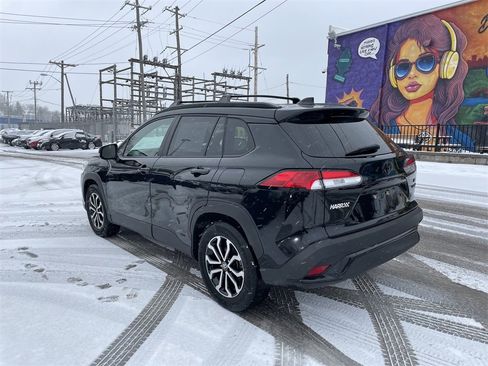 Used 2023 Toyota Corolla Cross SE w/ Moonroof Package image 3