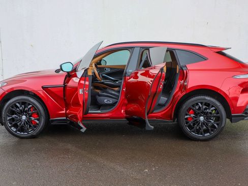 Used 2023 Aston Martin DBX 707 image 32