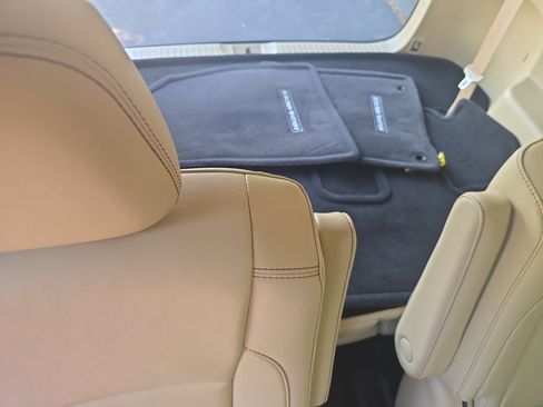 Used 2019 Toyota Highlander XLE FWD image 12