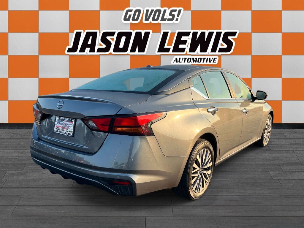 Used 2025 Nissan Altima 2.5 SV FWD image 3