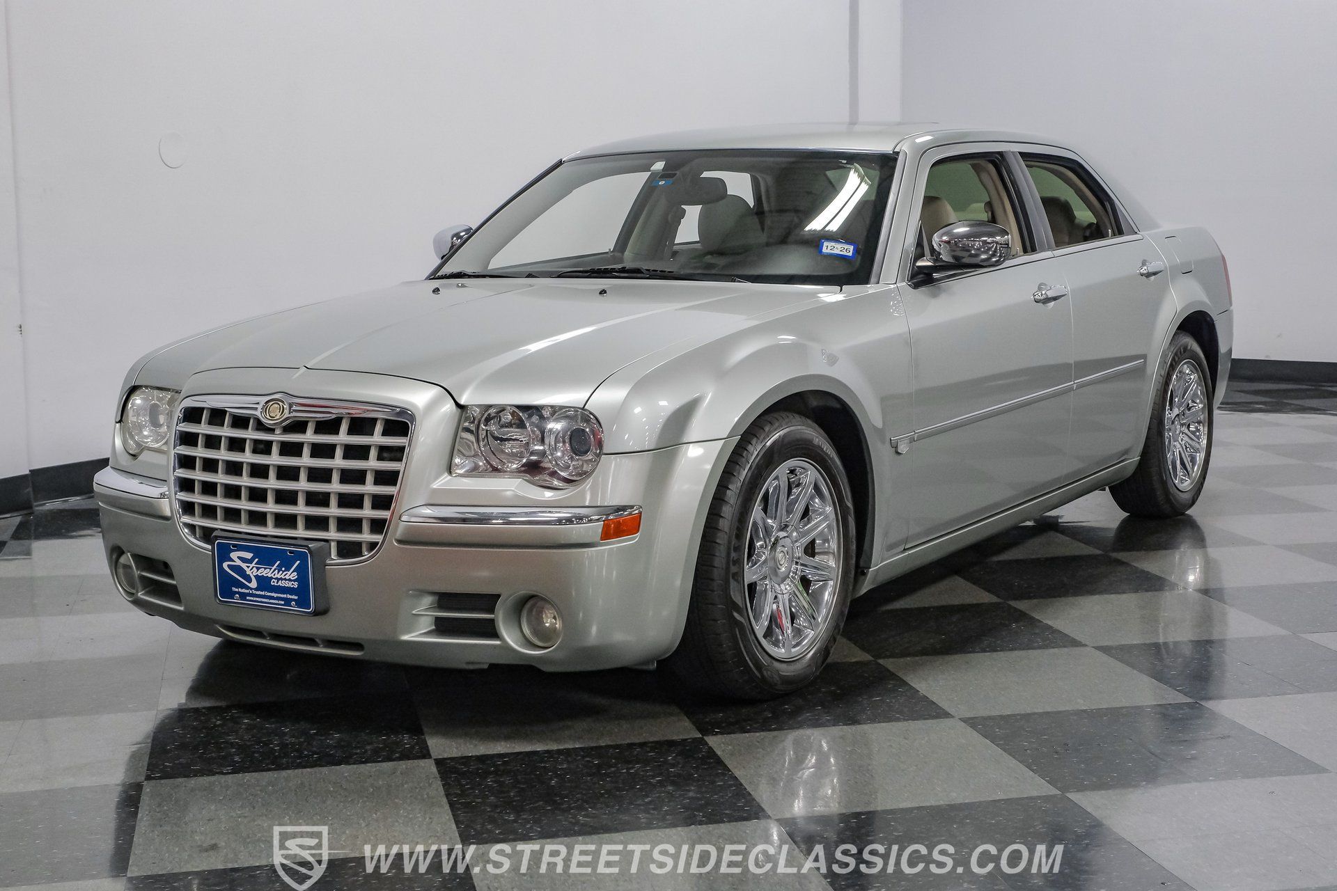 Used 2005 Chrysler 300 C w/ Navigation & Sound Group II RWD image 19