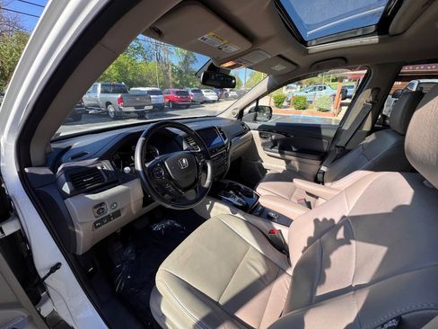 Used 2016 Honda Pilot Touring image 11