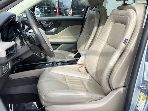 Used 2022 Lincoln Corsair Standard w/ Premium Package image 11