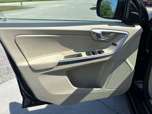 Used 2016 Volvo XC60 T5 Premier w/ Proximity Package image 19