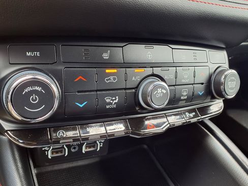 Used 2023 Dodge Durango GT RWD image 9