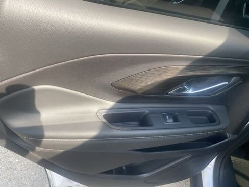 Used 2024 GMC Terrain SLT image 12