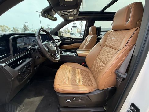 Used 2021 Cadillac Escalade Sport w/ Driver Assist Tech Package AWD/4WD image 4