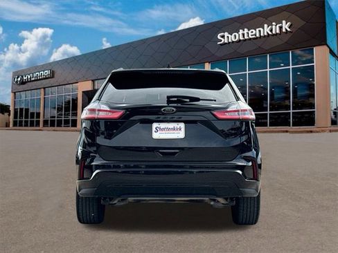 Used 2024 Ford Edge SE w/ Black Appearance Package image 6