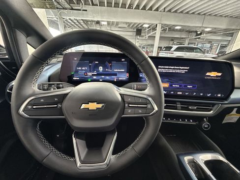 New 2026 Chevrolet Traverse LT image 16