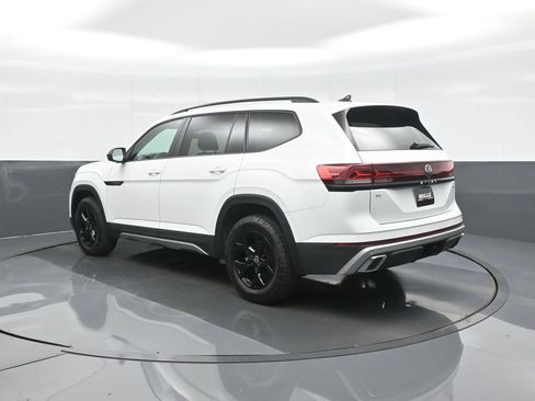 Used 2024 Volkswagen Atlas Peak Edition SE AWD/4WD image 5
