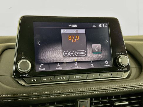 Used 2025 Nissan Rogue SV AWD/4WD image 21