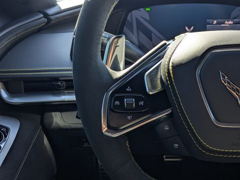 Used 2021 Chevrolet Corvette Stingray Premium Cpe w/ Z51 Performance Package image 25