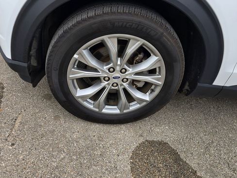 Used 2023 Ford Explorer Limited image 9