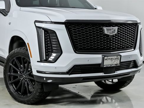 Used 2026 Cadillac Escalade Platinum Sport w/ LPO, ONYX Package AWD/4WD image 3