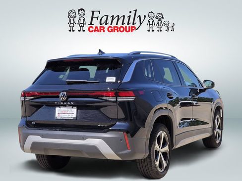 Used 2025 Volkswagen Tiguan SE AWD/4WD image 4