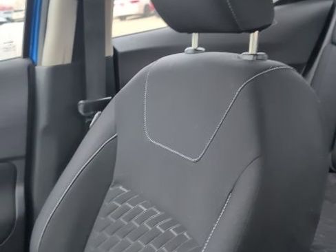 Used 2021 Nissan Kicks SV image 3