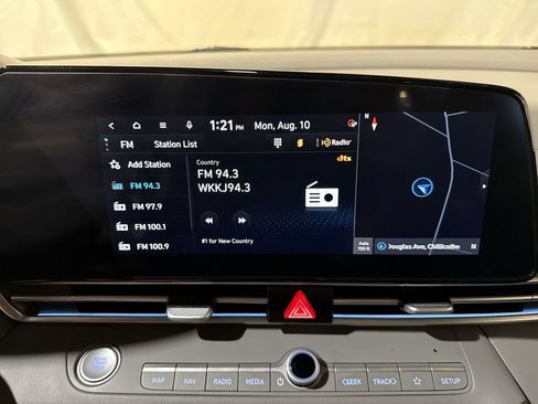 Used 2024 Hyundai Elantra SEL FWD image 12