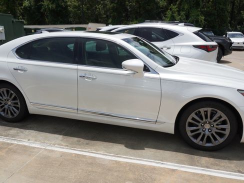 Used 2016 Lexus LS 460 L RWD image 4