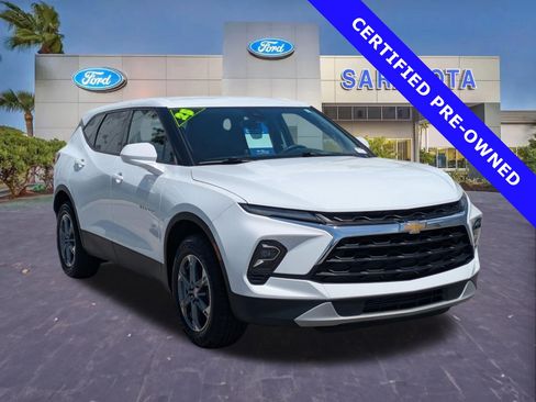 Used 2025 Chevrolet Blazer LT FWD image 1