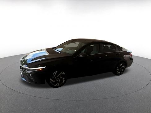 Used 2025 Hyundai Elantra SEL FWD image 8