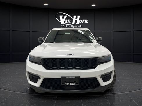 Certified 2024 Jeep Grand Cherokee Limited w/ Luxury Tech Group II AWD/4WD image 2