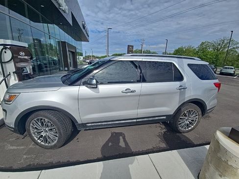 Used 2018 Ford Explorer Platinum AWD/4WD image 5