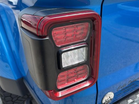 Used 2021 Jeep Gladiator Rubicon AWD/4WD image 32