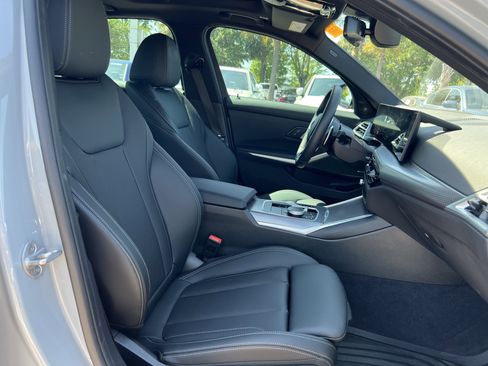 Used 2025 BMW 330i Sedan w/ M Sport Package image 33