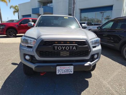 Used 2021 Toyota Tacoma TRD Off-Road w/ TRD Premium Off Road Package AWD/4WD image 2