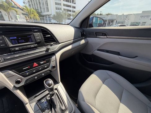 Used 2017 Hyundai Elantra SE FWD image 9
