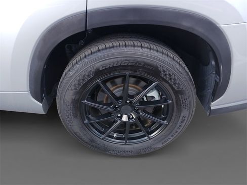 Used 2023 Toyota Highlander L image 8