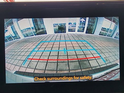 Used 2023 Toyota Highlander XLE image 25