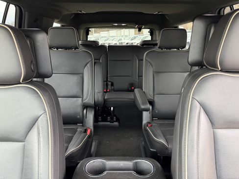 Used 2021 GMC Yukon SLT w/ SLT Luxury Plus Package image 16