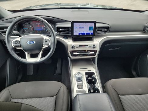 Used 2024 Ford Explorer XLT RWD image 17