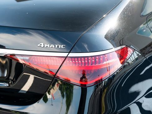 Used 2022 Mercedes-Benz S 500 4MATIC w/ AMG Line Package image 12