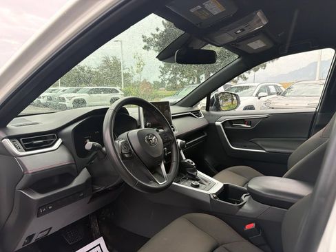 Used 2025 Toyota RAV4 SE AWD/4WD image 25