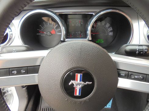 Used 2009 Ford Mustang GT RWD image 14