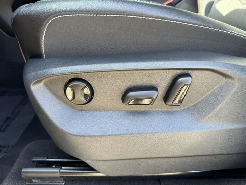 Used 2025 Volkswagen Atlas SE image 23