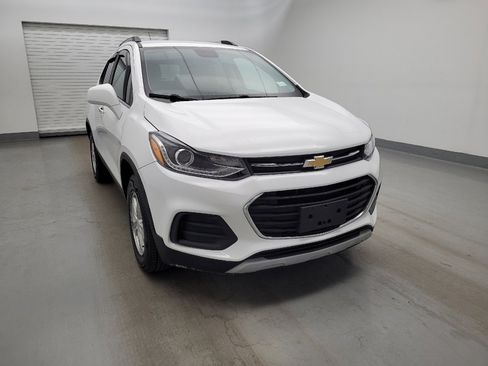 Used 2020 Chevrolet Trax LT w/ LT Convenience Package AWD/4WD image 14
