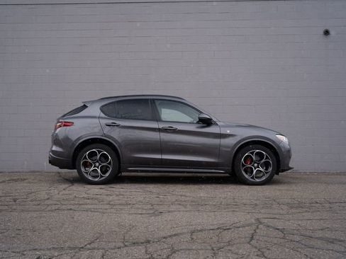 Used 2023 Alfa Romeo Stelvio Ti AWD/4WD image 8