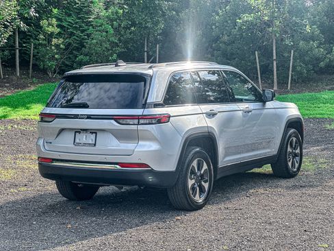 Used 2023 Jeep Grand Cherokee 4WD 4xe image 8