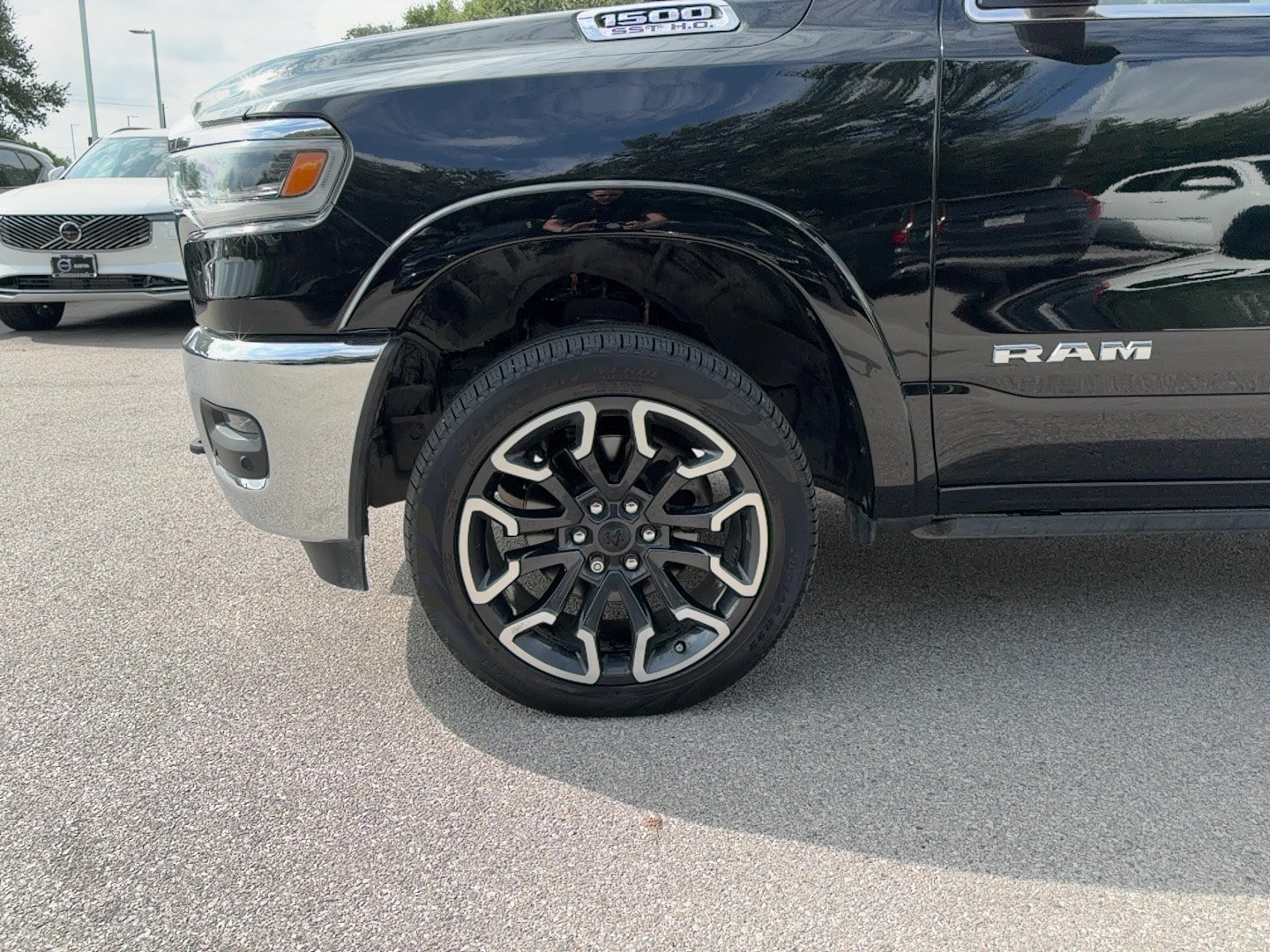 Used 2025 RAM 1500 Limited AWD/4WD image 9