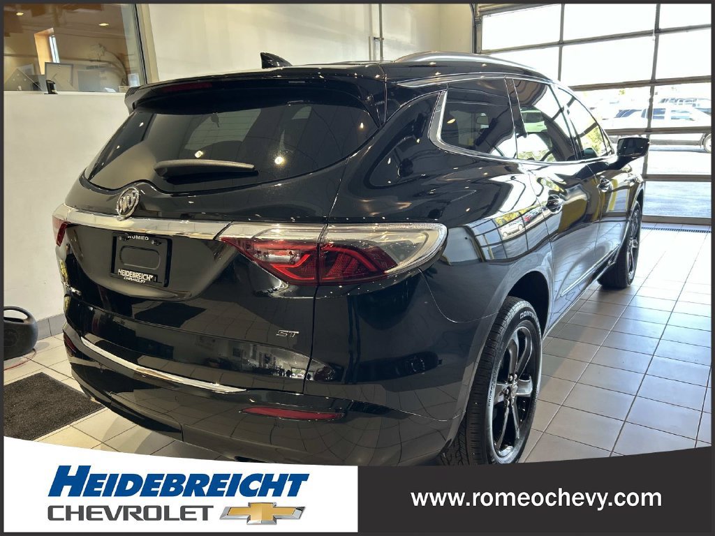 Used 2024 Buick Enclave Essence w/ Sport Touring Edition FWD image 4