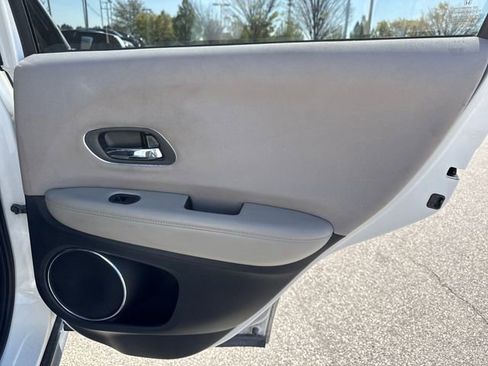 Used 2018 Honda HR-V EX image 16