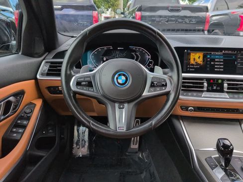 Used 2022 BMW 330e w/ M Sport Package RWD image 15